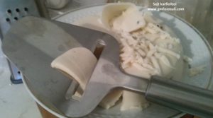 Sajt karfiolbol.sajtszeletelő